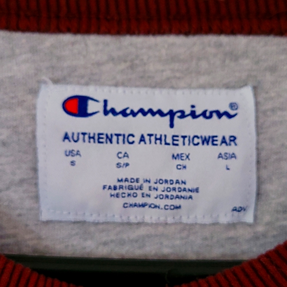 Champion burgundy crew neck sweatshirt small. Gentle used condition. No …